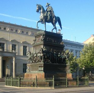 Berlin, Unter den Linden, Reiterstandbild Friedrich II
