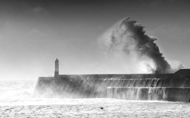 readers-storm-port_2715656k