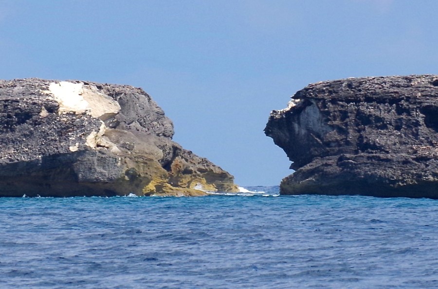 Hole-in-the-Wall Abaco (2015-2) 03 Collapsed arch (Hurricane Sandy)